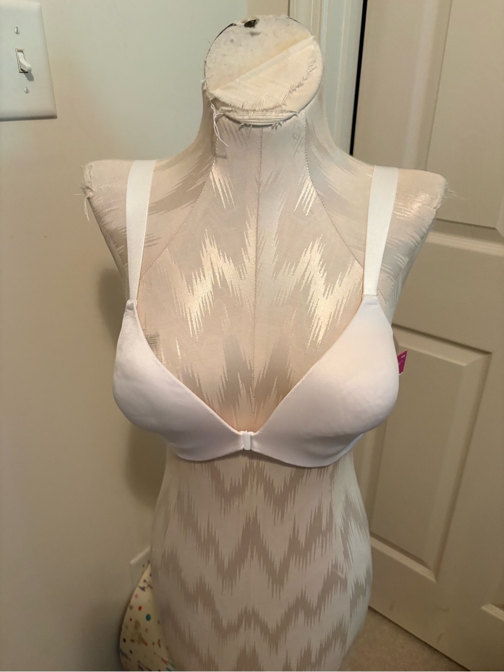 barely there white Front-Closure Seamless Bra nwt size L DreamForm $55